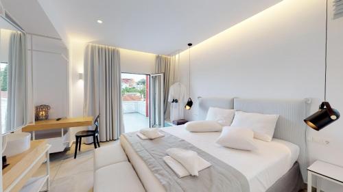 Theros Stylish Suites