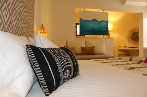 Postel nebo postele na pokoji v ubytování Movenpick Resort Lamantin Saly
