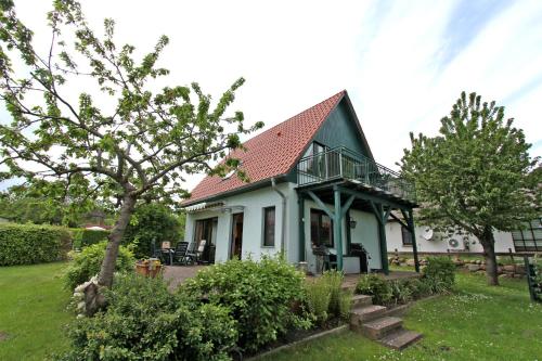 Das Gebäude in dem sich das Ferienhaus befindet