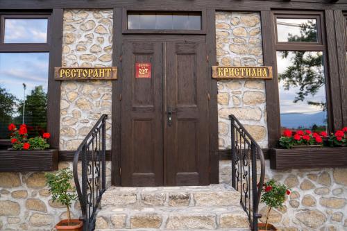 Η πρόσοψη ή η είσοδος του Seven Springs Hotel