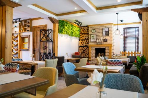 Χώρος καθιστικού στο Seven Springs Hotel