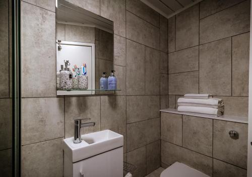 A bathroom at Lytham Apartments