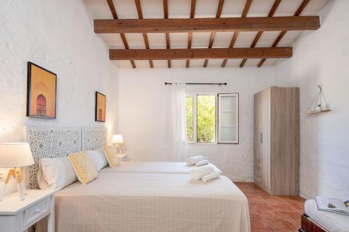 Ένα ή περισσότερα κρεβάτια σε δωμάτιο στο Finca Estancia de Son Gras