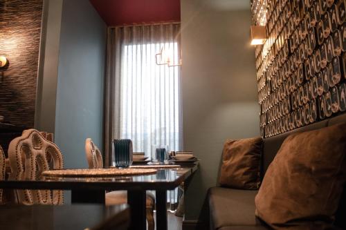 a dining room with a table and a window at 34 GuestHouse in Setúbal