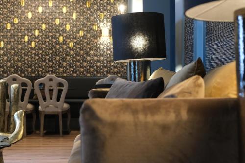 a living room with a couch and a lamp at 34 GuestHouse in Setúbal