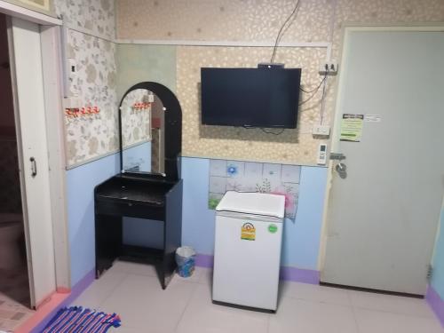 a toy kitchen with a tv and a refrigerator at กอล์ฟ​&กิ๊ฟ​โฮม in Phitsanulok