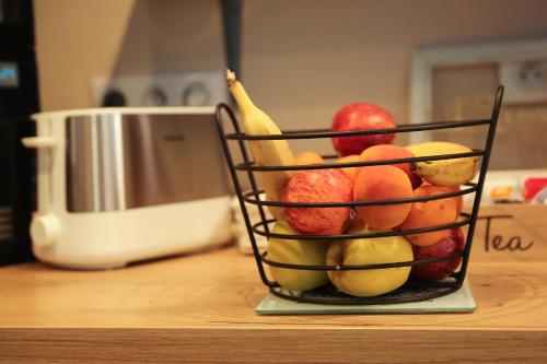 a basket of fruit sitting on top of a counter at Hôtel La Couronne in Marmande