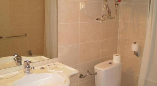  Apartaments Crest Pas -  Room  picture :    Private bathroom    