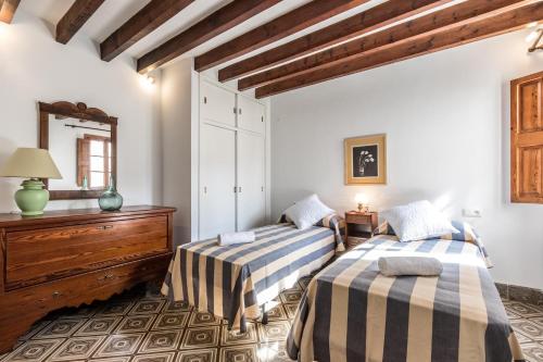 Un pat sau paturi într-o cameră la Buguera