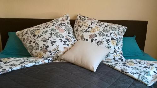 a bed with two pillows on top of it at Ferienwohnung Karoline Eisenach in Eisenach