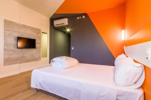 Posteľ alebo postele v izbe v ubytovaní ibis Budget Ribeirão Preto Vila do Golf