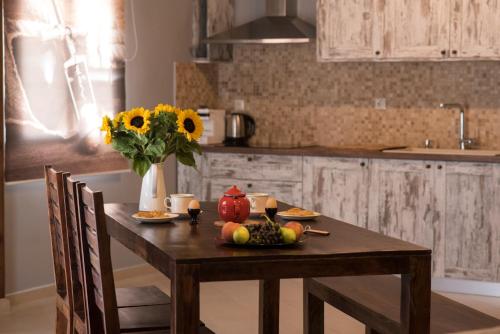 A kitchen or kitchenette at The Loft