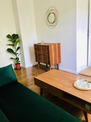 Ein Sitzbereich in der Unterkunft Suite privee Tavel - Le Mas de l Acacia