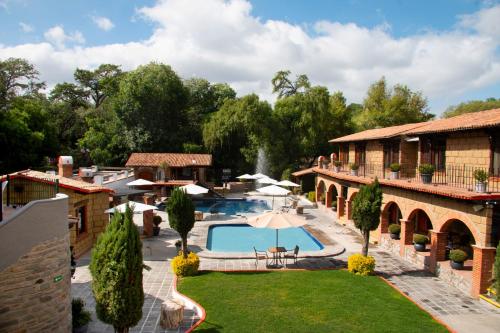 Vista de la piscina de Hotel Sol y Fiesta o d'una piscina que hi ha a prop