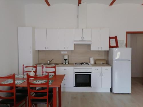 Кухня або міні-кухня у Divna Apartment