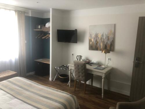 TV a/nebo společenská místnost v ubytování Hotel Les Embruns