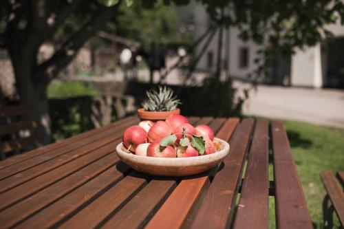 a bowl of apples sitting on a wooden table at Untermairhof B&B Christine in Lagundo