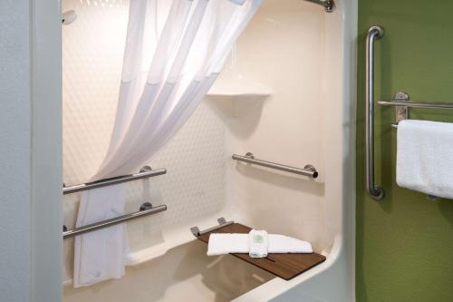 Ένα μπάνιο στο Sleep Inn & Suites Cross Lanes - South Charleston