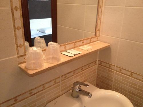 Phòng tắm tại Hotel Giugiù