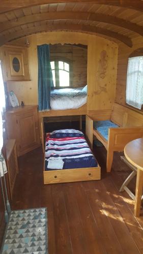 a room with two bunk beds in a cabin at Les roulottes Vesta in Léognan