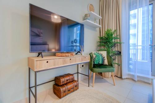 Kuchyň nebo kuchyňský kout v ubytování Durrani Homes - Luxurious Studio near Dubai Mall with pool view