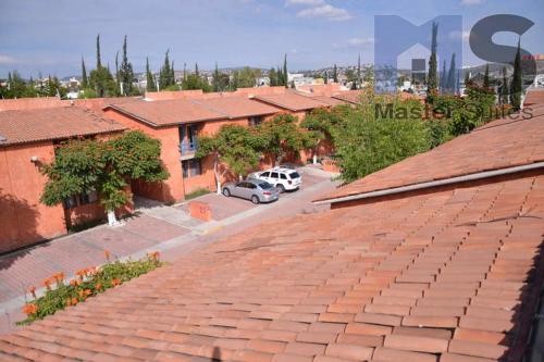 an overhead view of a street with houses and cars at Amplia Suite Alberca Av Bernardo Quintana 12D in Mendiola
