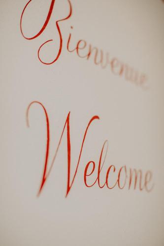 a sign with the words becembermitemitemite welcome at Stadt Land Fluss New Apartments by Zollhaus in Forchheim