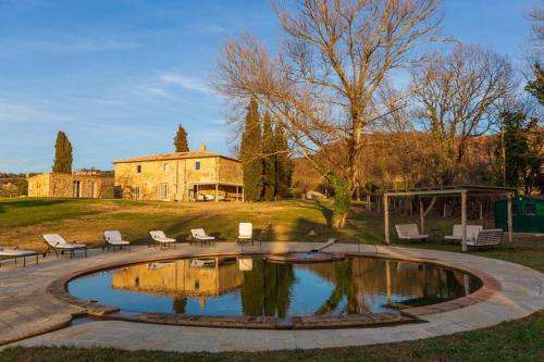 Swimming pool sa o malapit sa Podere La Piscina- Acqua Termale e Relax