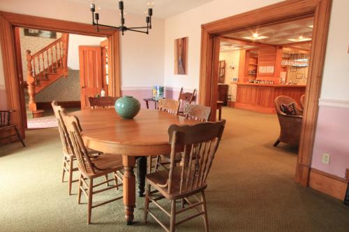 Χώρος καθιστικού στο Harbourview Inn