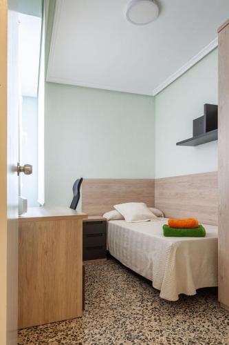 a bedroom with a bed and a sink at Apartamento Sambala in Ontinyent