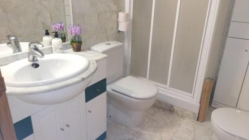 Kúpeľňa v ubytovaní Apartamento playa Cambrils edificio Torresol