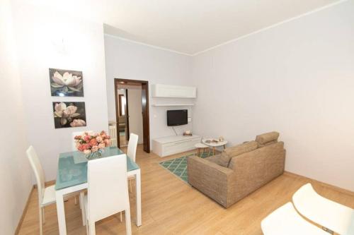 Televízia a/alebo spoločenská miestnosť v ubytovaní Centro Storico - Stazione a 500m Strategico Elegant Loft