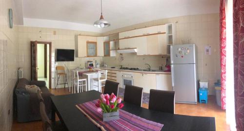 A kitchen or kitchenette at ClAnaGio House
