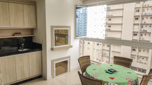 Gallery image of Apartamento Meia Praia Itapema in Itapema