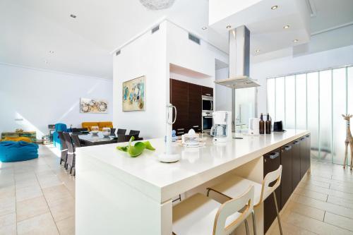 Casa Elche by Aguilarent