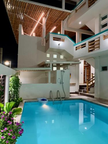 an image of a swimming pool in a house at Lidxi Rosae in Puerto Escondido