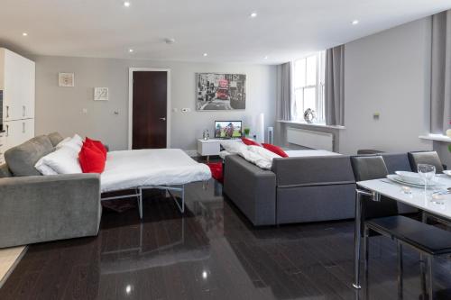 Gallery image of Deluxe Central City of London Apartments in London