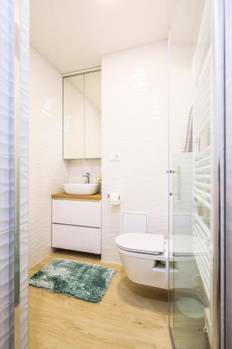 Sea view apartment in the city center with free parking