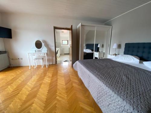 Apartements and rooms next to the Sea - Belveder Rab