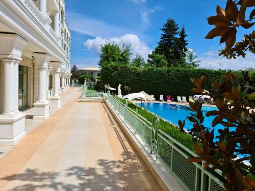 Swimmingpoolen hos eller tæt på One room apartment 112 Аll-season в Св св Константин и Елена