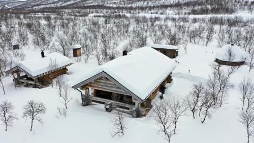 an aerial view of a house covered in snow at Osman Kelohovi in Utsjoki
