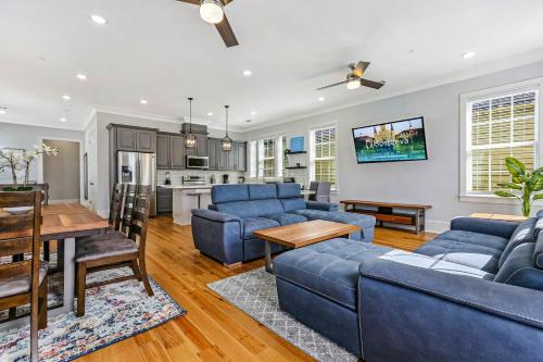 Foto Stunning 4BR-5BR near French Quarter Homes by Hosteeva 6