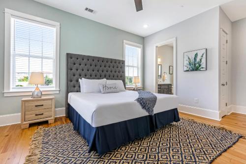 Foto Stunning 4BR-5BR near French Quarter Homes by Hosteeva 5