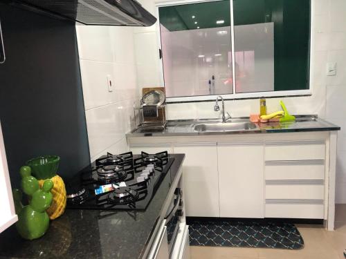 Kuchyň nebo kuchyňský kout v ubytování Penhasco Residences