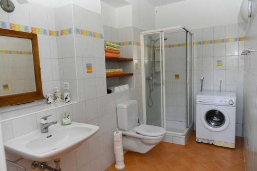 Ванна кімната в Rustico Luchessa Valle Verzasca
