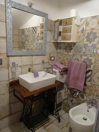 Salle de bains dans l'établissement la bottega del fabbro affitto breve
