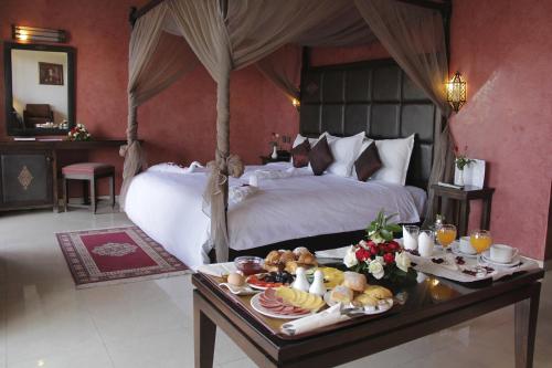 Makanan di atau berdekatan hotel