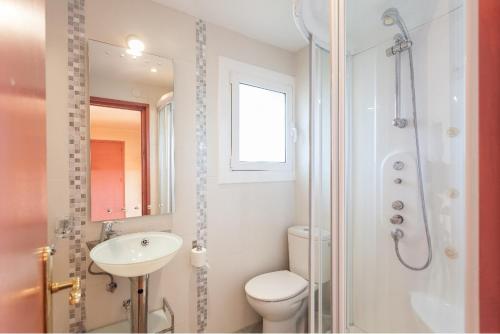Koupelna v ubytování Villa Rapanui PISCINA Y JACUZZI PRIVADOS