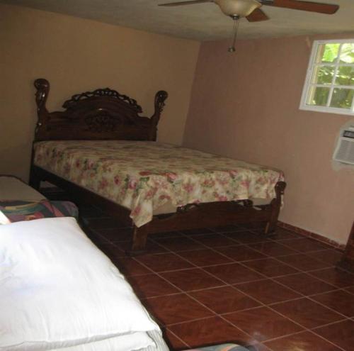 a bedroom with a bed in a room at La Belle Maison Milot in Samson