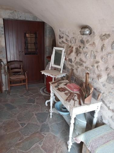 Gallery image of ΤΟ ΠΥΡΓΟΣΠΙΤΟ ΤΗΣ ΑΝΝΕΖΟΥΛΑΣ ANNEZOULA'S CASTLE in Áyios Athanásios